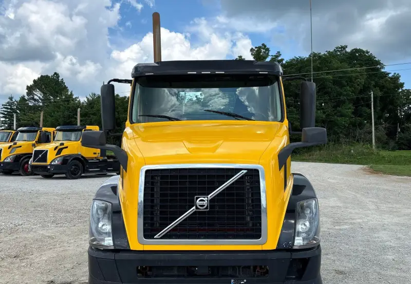 2016 Volvo VNL photo 2