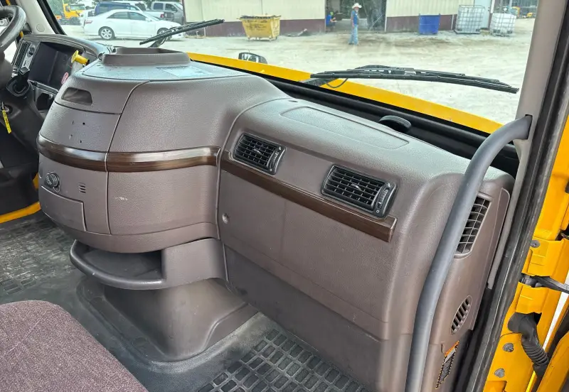 2016 Volvo VNL photo 53