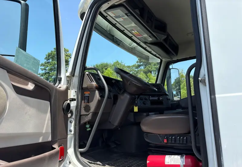 2018 Volvo Truck VNL photo 20