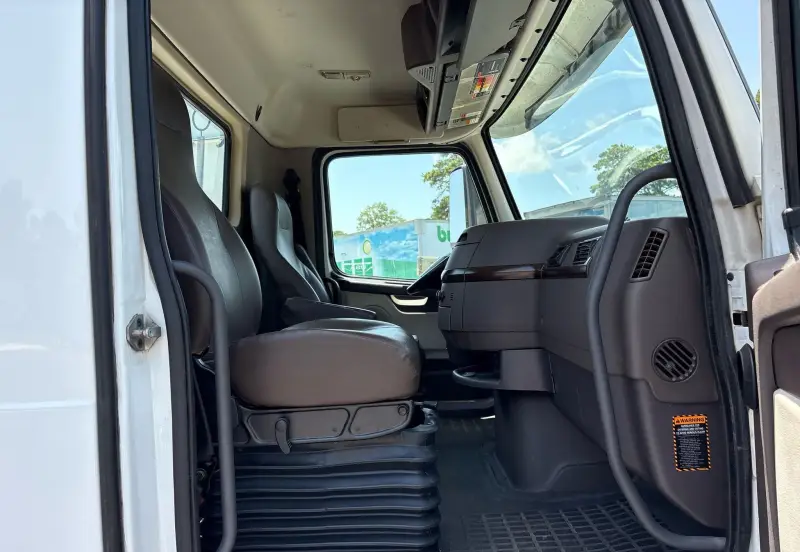 2018 Volvo Truck VNL photo 34