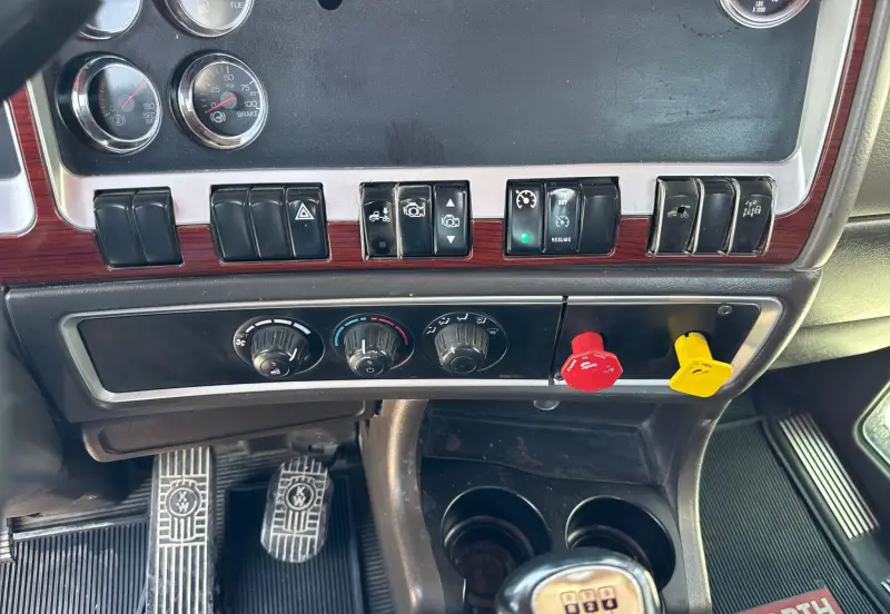 2007 Kenworth T800 photo 38