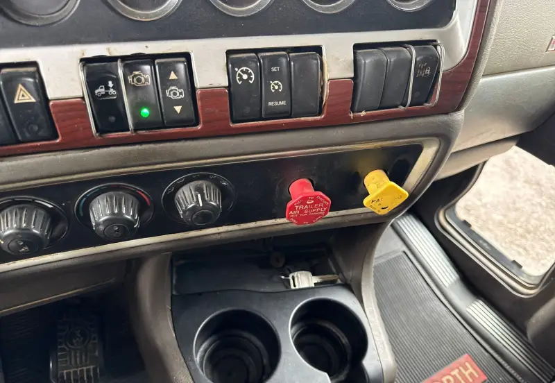 2006 Kenworth T800 photo 53
