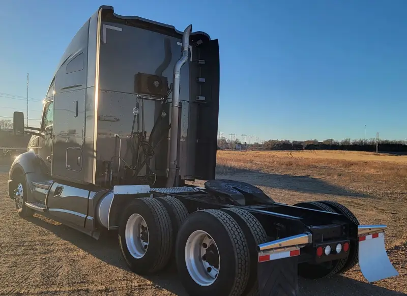 2015 Kenworth T680 photo 7