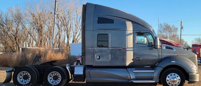 2015 Kenworth T680 photo 4