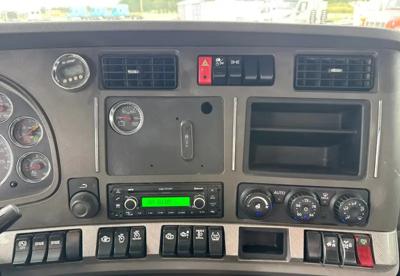 2016 Kenworth T680 photo 42