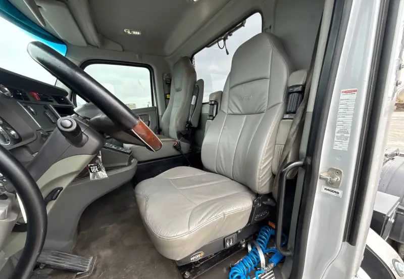2016 Kenworth T680 photo 35