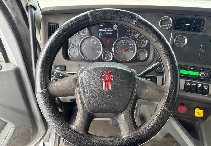 2016 Kenworth T680 photo 39