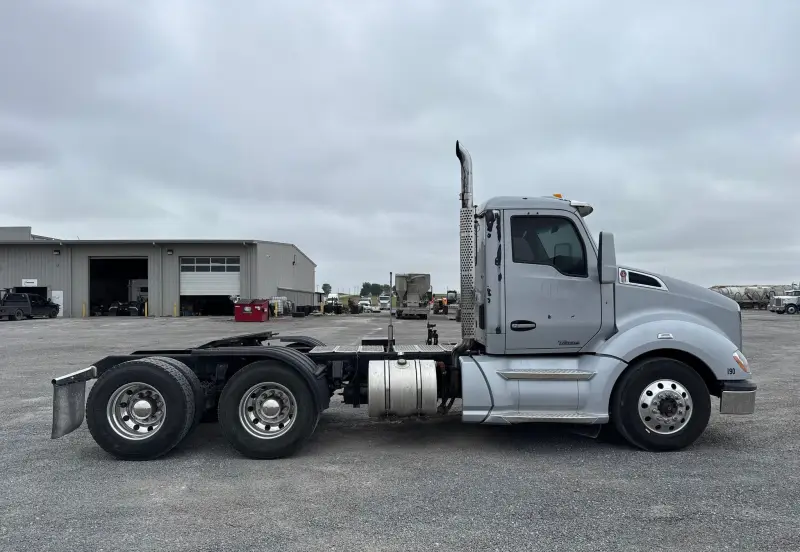 2016 Kenworth T680 photo 4