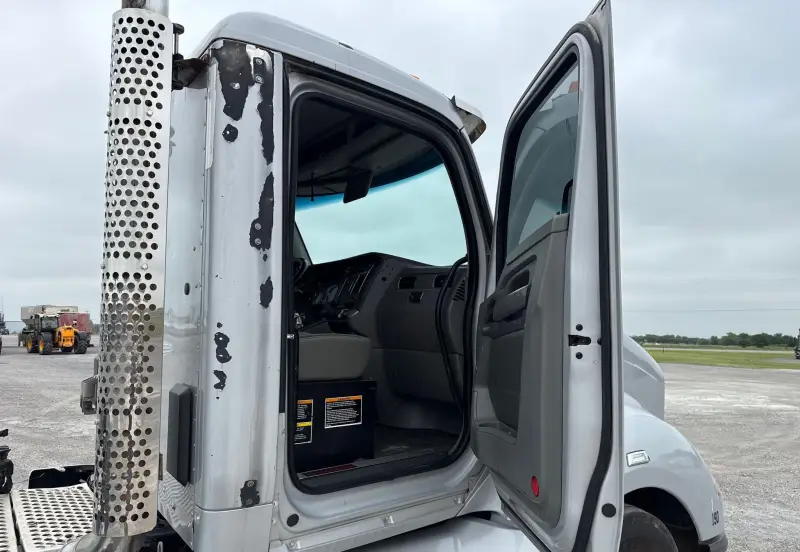 2016 Kenworth T680 photo 47