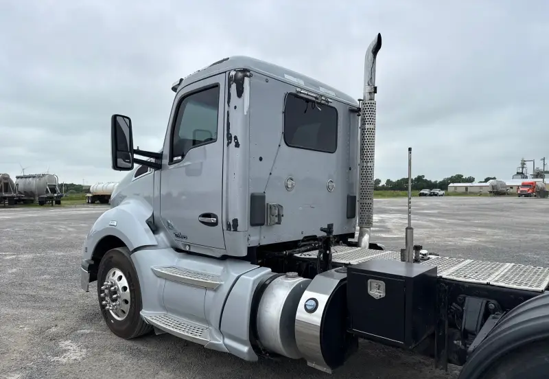 2016 Kenworth T680 photo 9