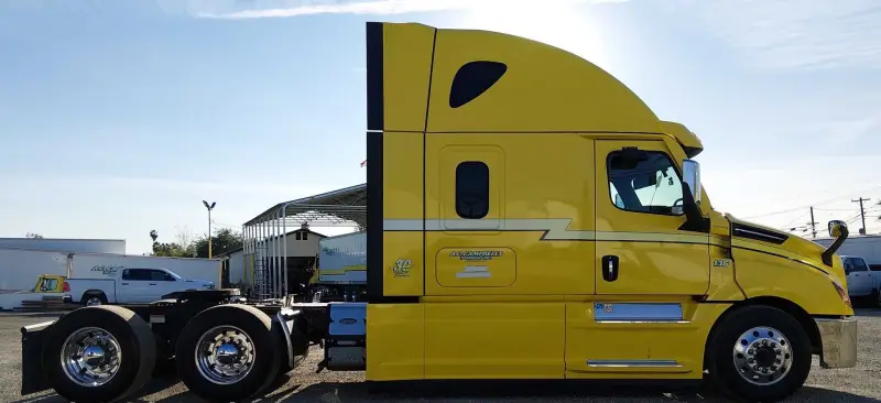 2023 Freightliner Cascadia photo 4