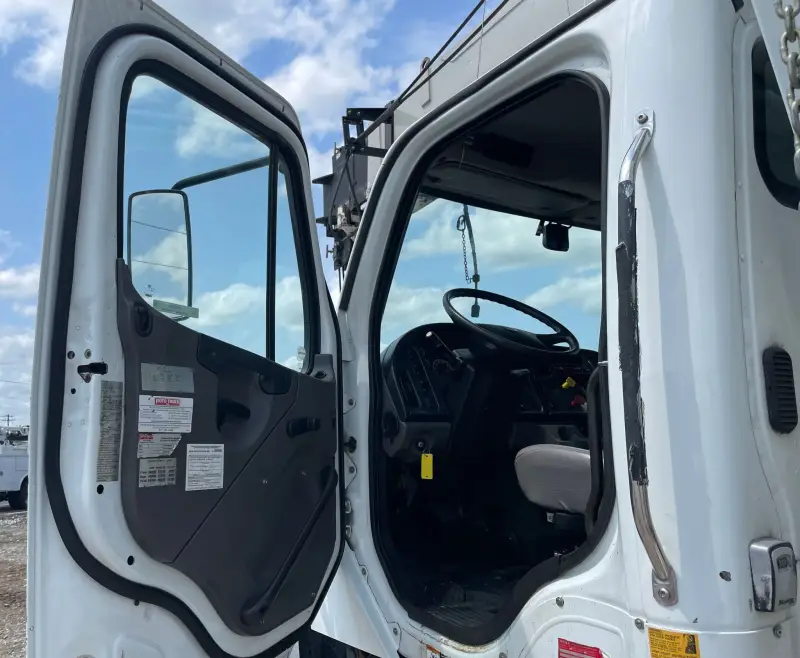 2012 Freightliner 114SD photo 42