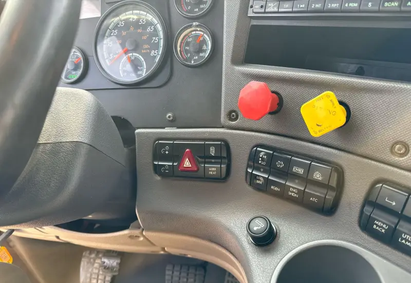 2015 Freightliner Cascadia photo 31