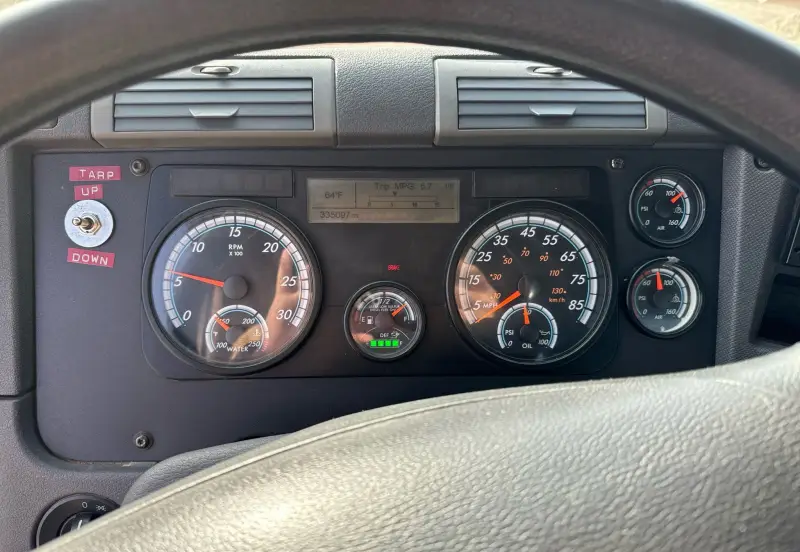 2015 Freightliner Cascadia photo 28
