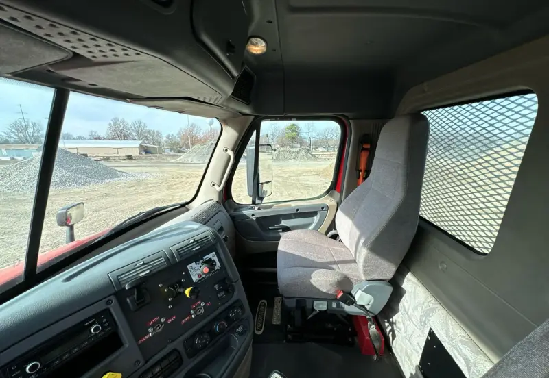 2015 Freightliner Cascadia photo 26