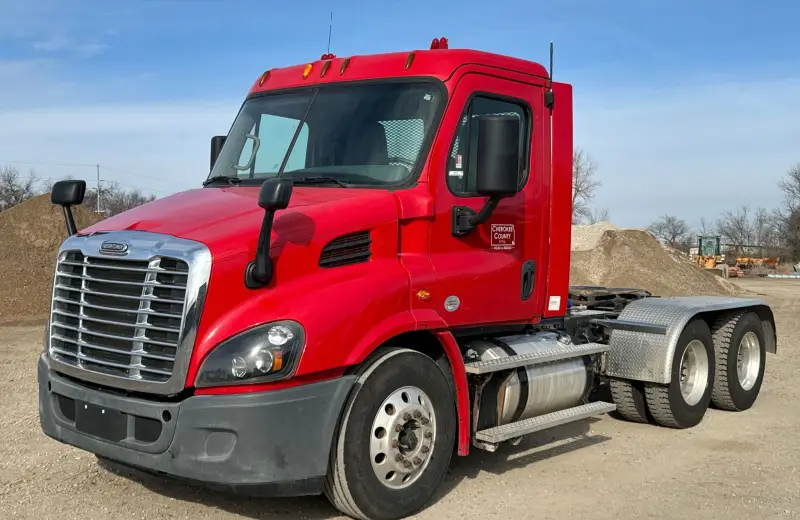 2015 Freightliner Cascadia photo 1