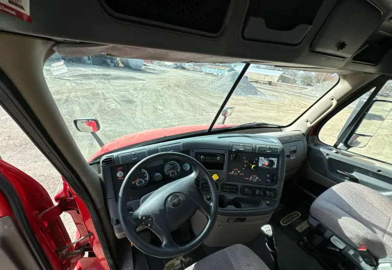 2015 Freightliner Cascadia photo 25