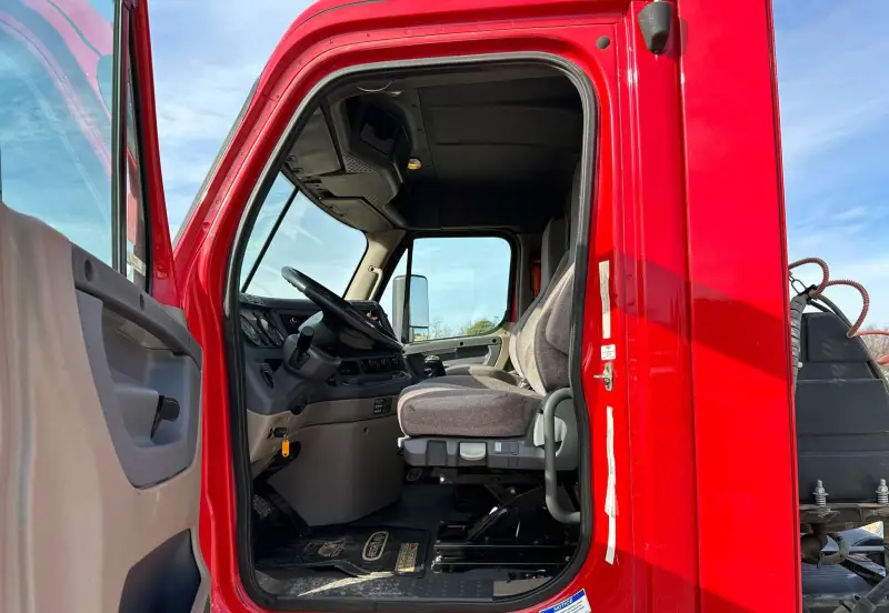 2015 Freightliner Cascadia photo 24