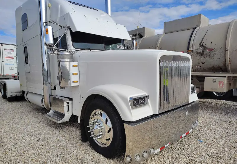 2005 Freightliner FLD photo 11
