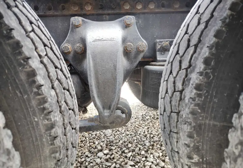 2005 Freightliner FLD photo 28