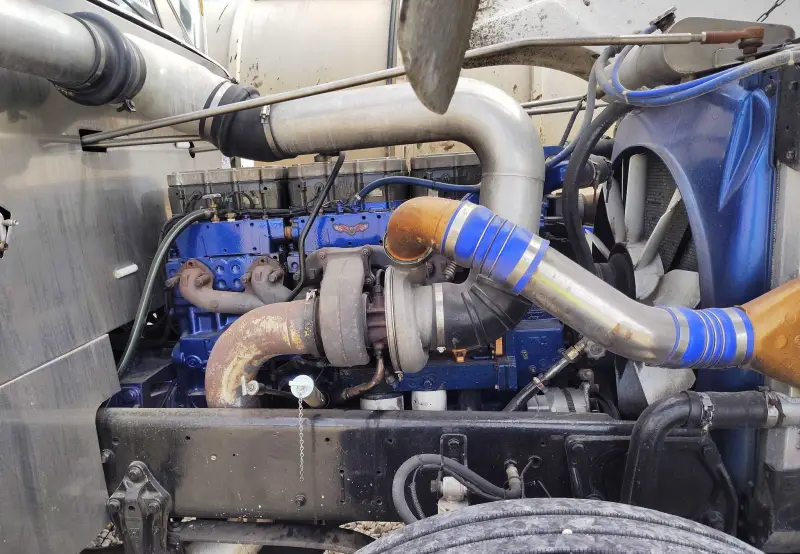 2005 Freightliner FLD photo 72