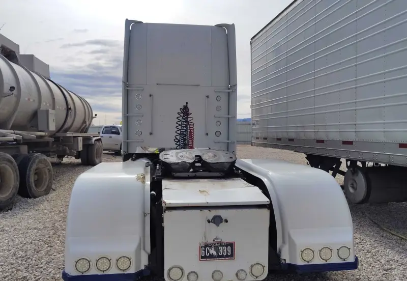 2005 Freightliner FLD photo 5