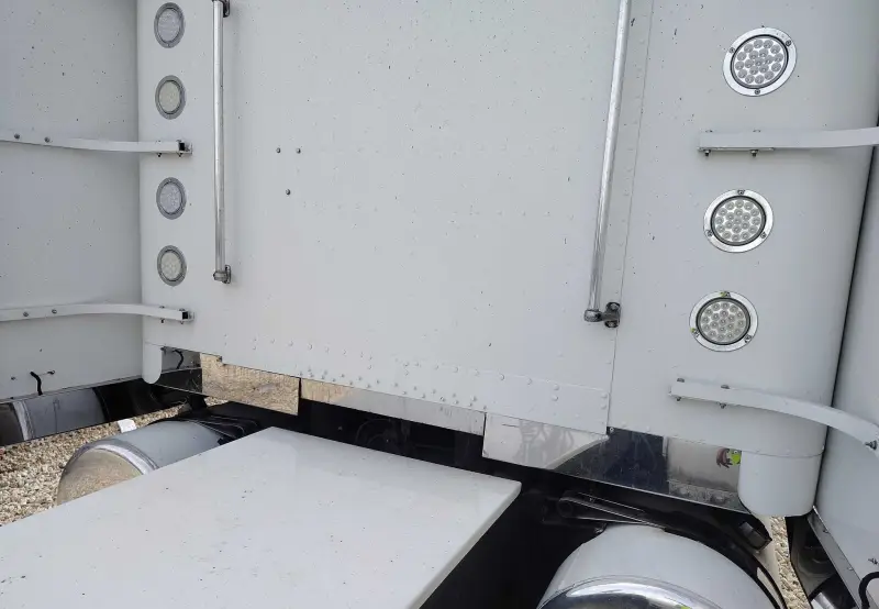 2005 Freightliner FLD photo 13