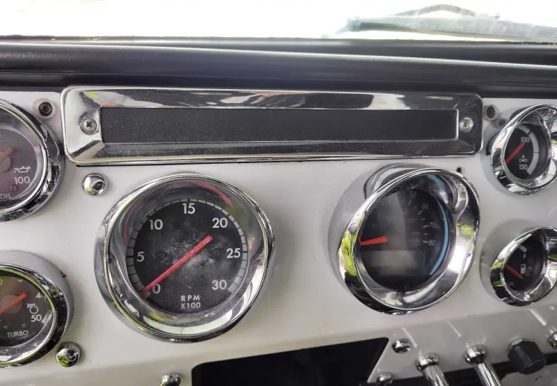 2005 Freightliner FLD photo 38