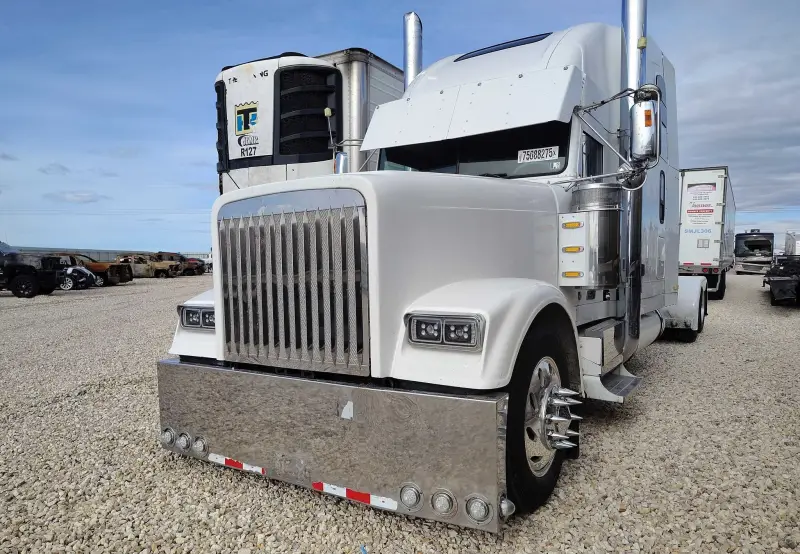 2005 Freightliner FLD photo 10