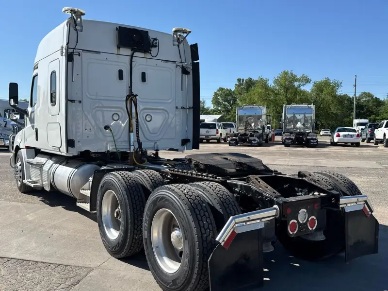 2019 Freightliner Cascadia photo 7