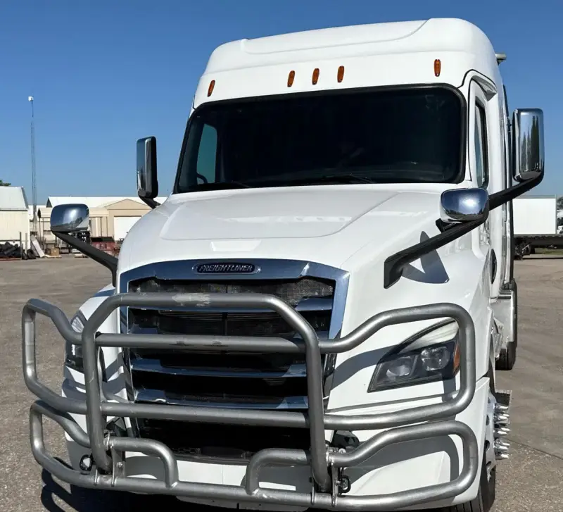 2019 Freightliner Cascadia photo 2