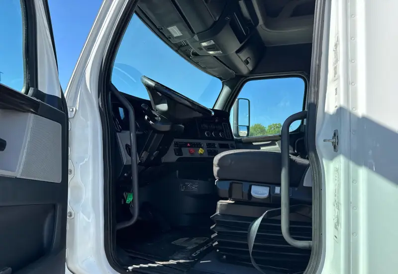 2019 Freightliner Cascadia photo 38