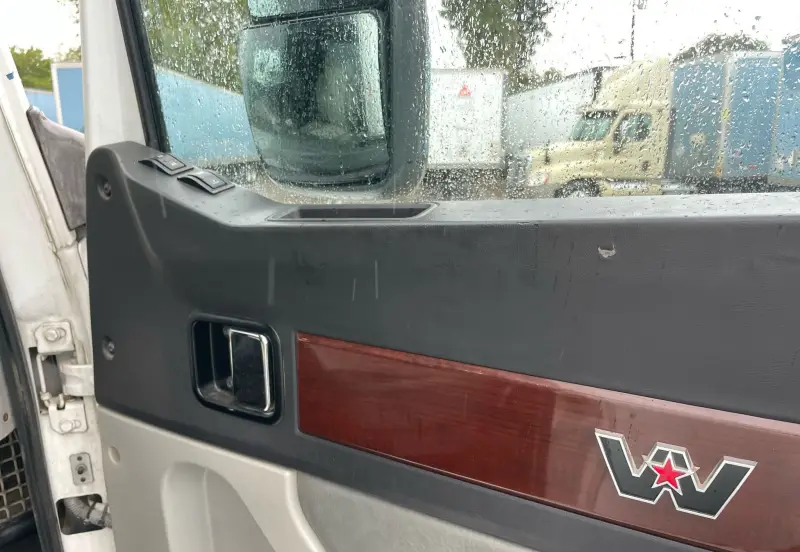 2016 Western Star 5700XE photo 28