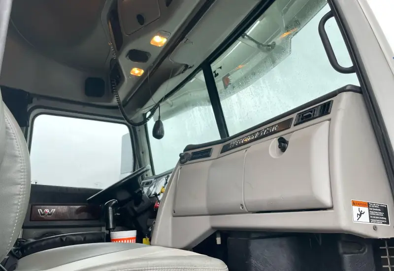 2016 Western Star 5700XE photo 26