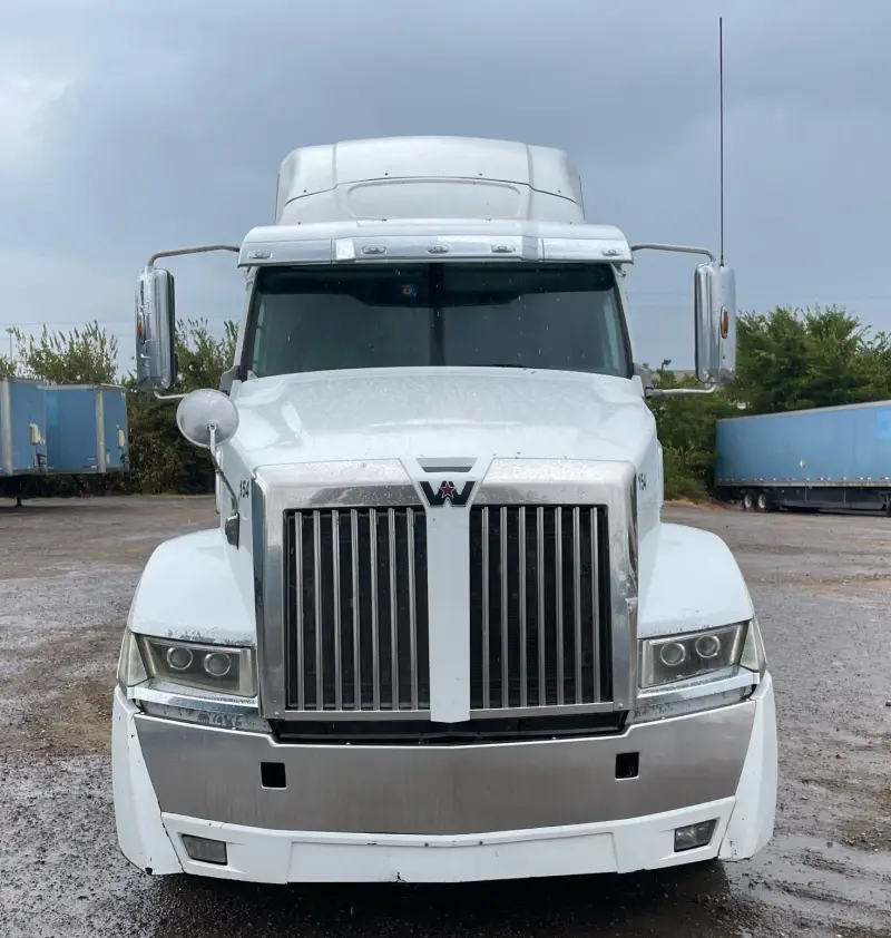 2016 Western Star 5700XE photo 2
