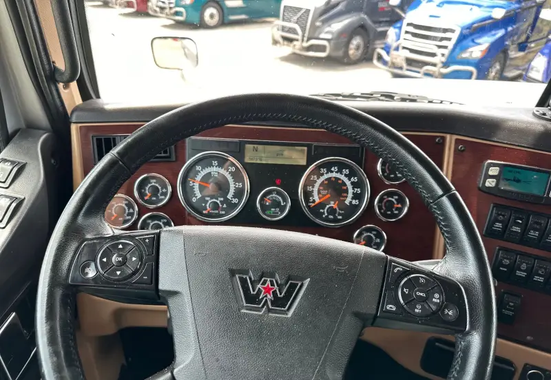 2020 Western Star 5700XE photo 18