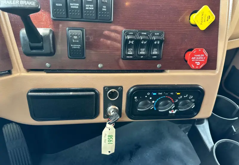 2020 Western Star 5700XE photo 28
