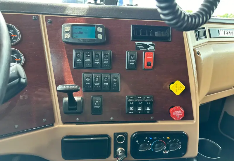 2020 Western Star 5700XE photo 25