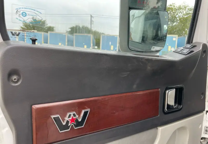 2016 Western Star 5700XE photo 16