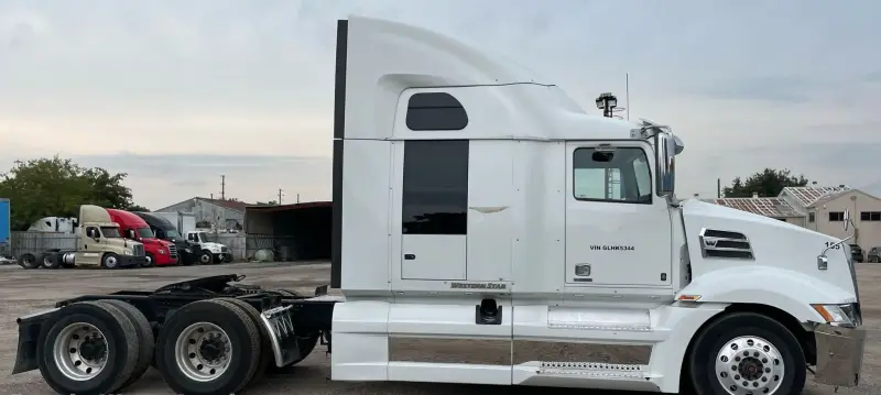 2016 Western Star 5700XE photo 4