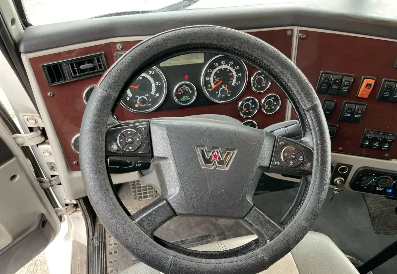 2016 Western Star 5700XE photo 18