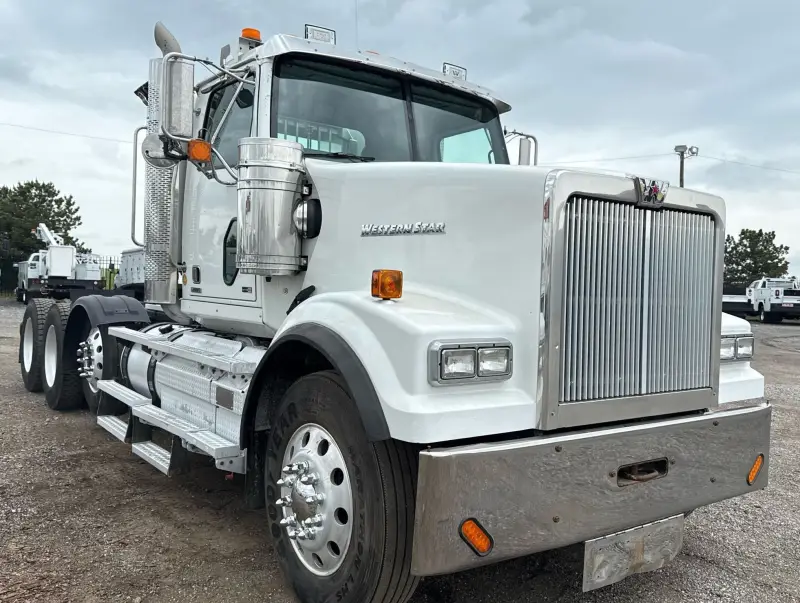 2012 Western Star 4900 Conventional photo 3