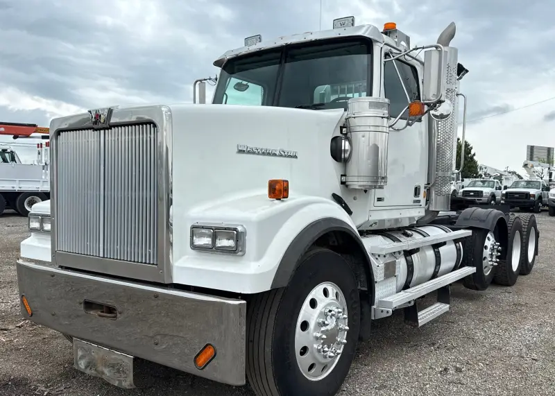 2012 Western Star 4900 Conventional photo 1