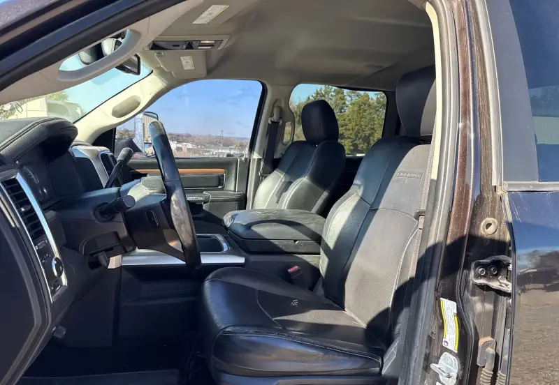 2016 RAM 3500 photo 23