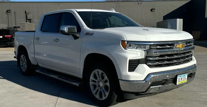 2023 Chevrolet Silverado 1500 LTZ photo 3