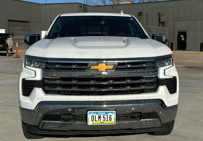 2023 Chevrolet Silverado 1500 LTZ photo 2