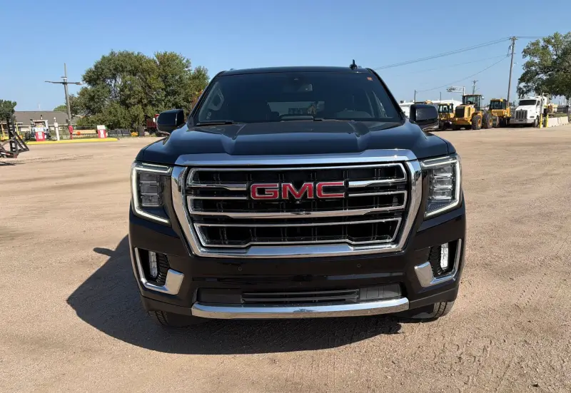 2021 GMC Yukon photo 2