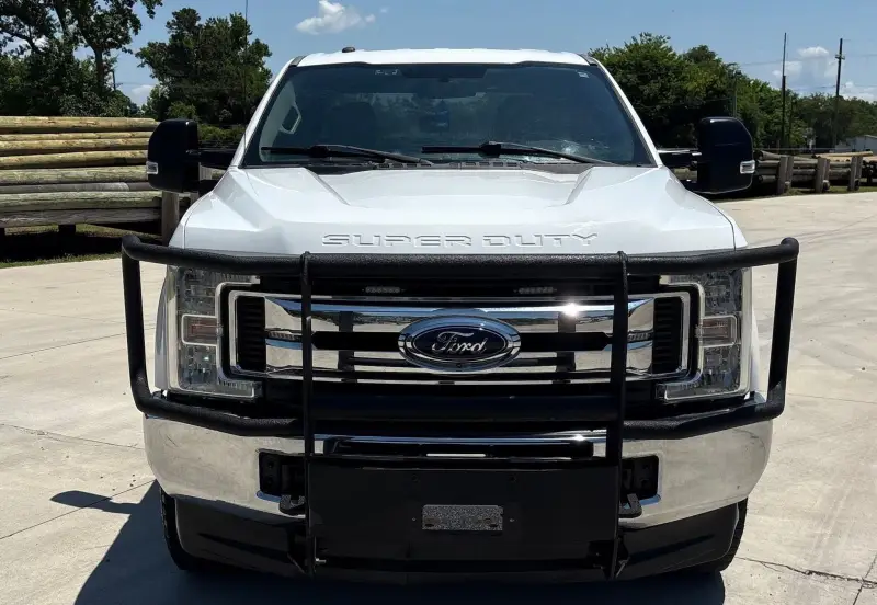 2018 Ford F350 Super Duty photo 2